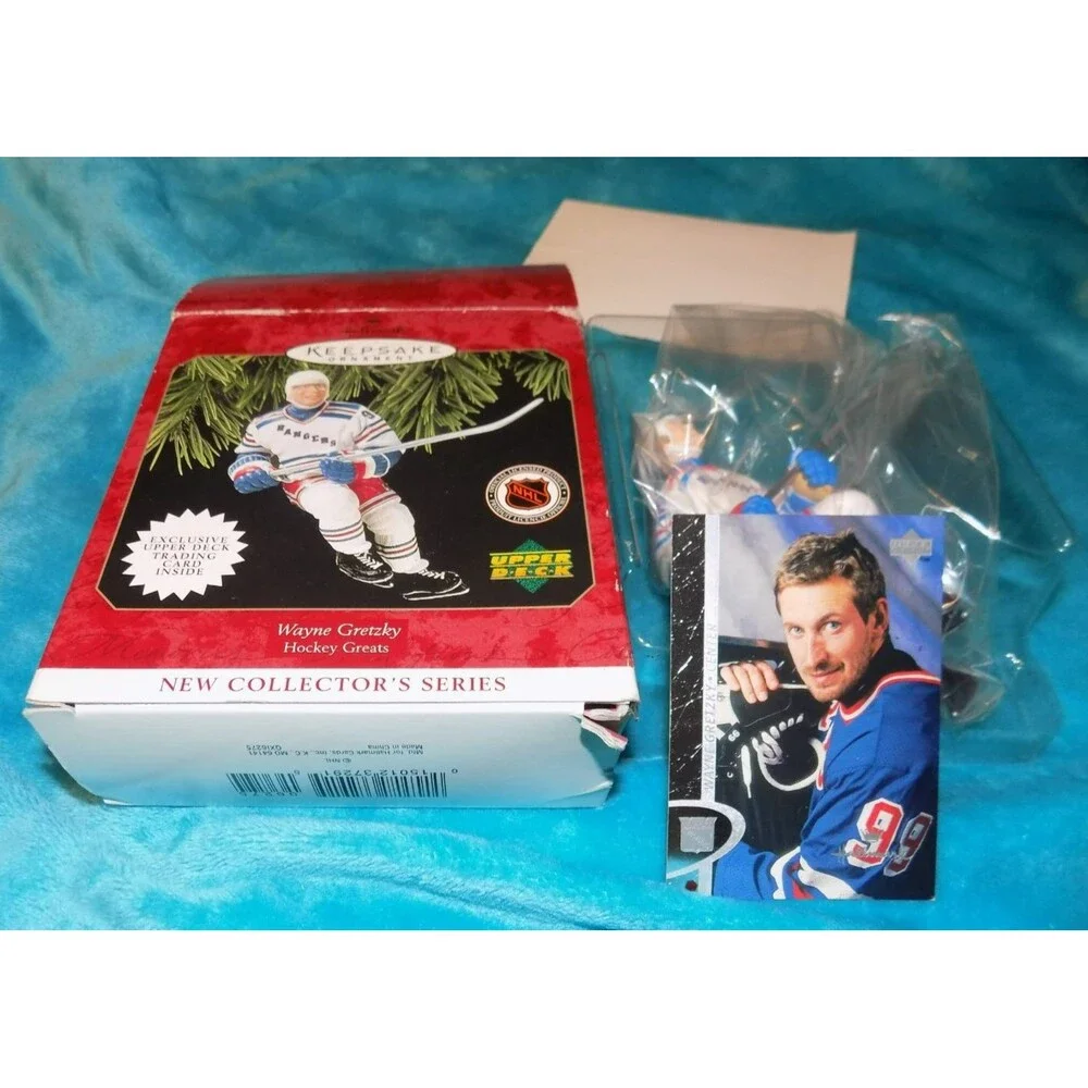 VIntage 1997 Hallmark Keepsake Ornament Wayne Gretzky Upper Deck Trading Card